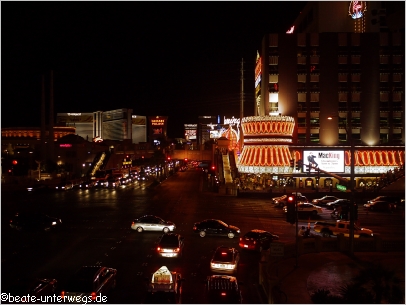 Blick über den Strip bei Nacht in Las Vegas, NV