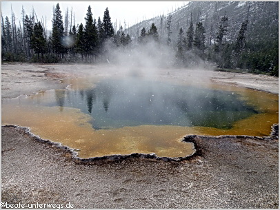 Yellowstone National Park, Emerald Pool