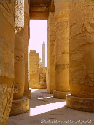 Die große Säulenhalle in Karnak, Luxor, Ägypten