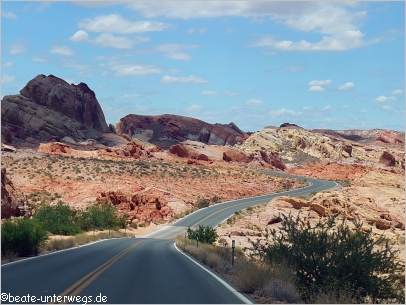 Fahrt durch die Rainbow Vista im Valley of Fire SP