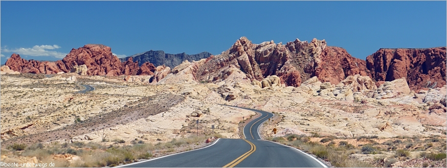 Fahrt durch die Rainbow Vista im Valley of Fire SP