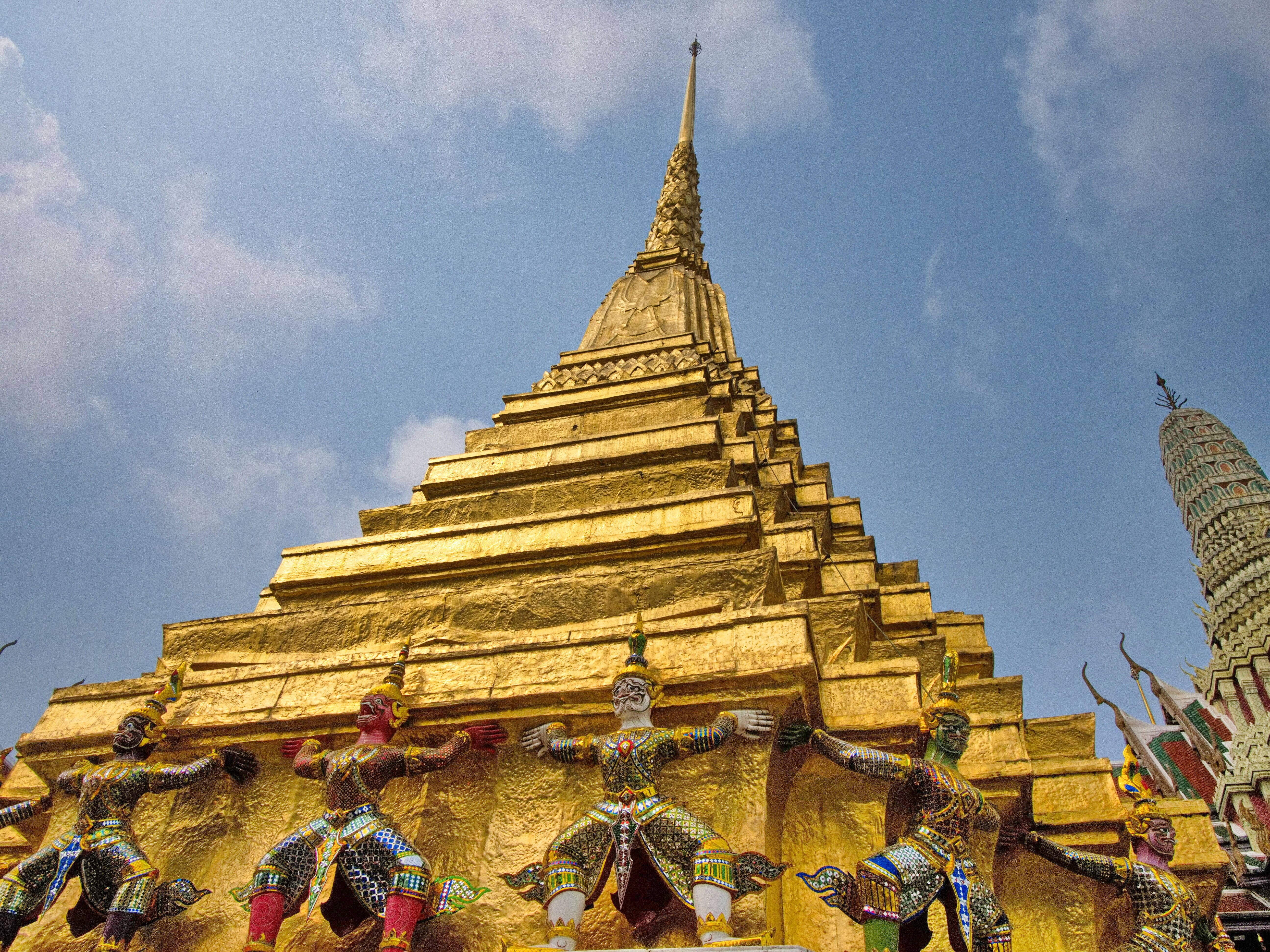 Goldenen Chedi (Phra Si Rattana Chedi) im Wat Phra Kaeo