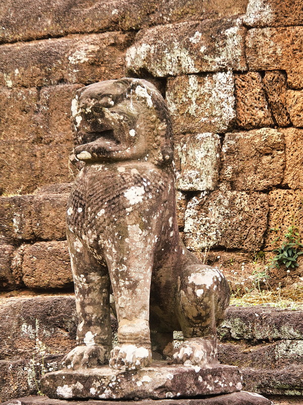 Löwenstatue am Phimeanakas-Tempel