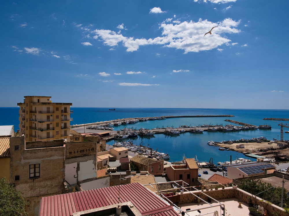 Blick auf den Fischereihafen von Sciacca