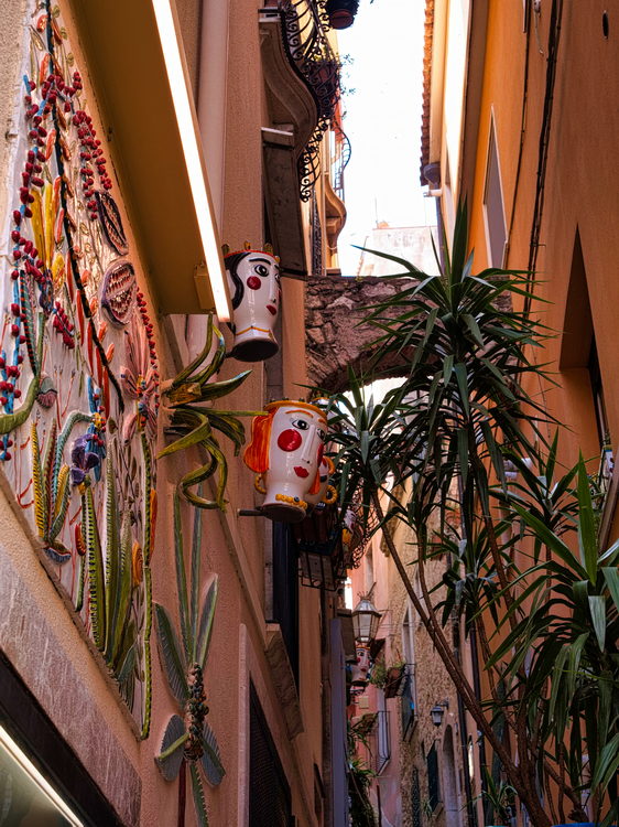 Gasse entlang des Corso Umberto