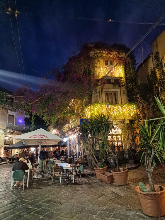 Catania bei Nacht